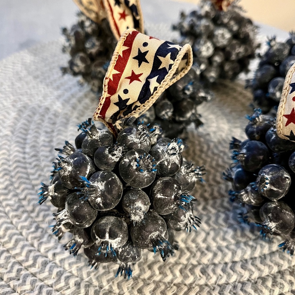Farmhouse Americana Blueberry Fruit Ball Ornaments with Star Ribbon, set of 6 - Picture 3 of 4